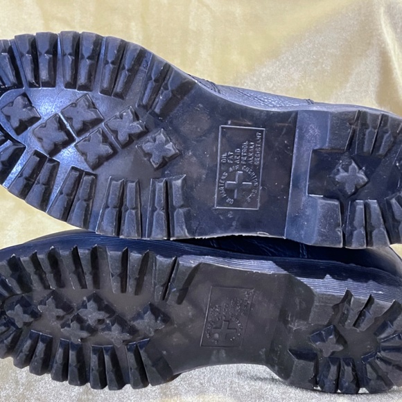 Size 8 Doc Martens - Picture 4 of 5